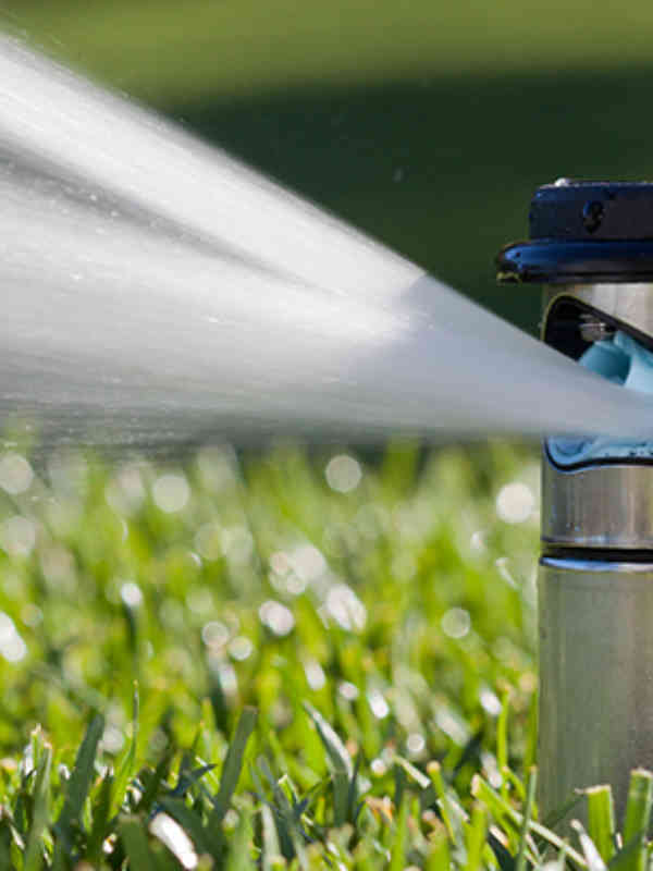 The reliable, durable, and versatile I-25 offers an expansive nozzle selection that makes it the perfect choice for large turf applications.