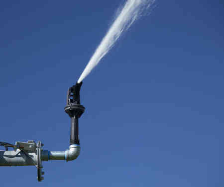 Nelson Irrigation's R75 End of Pivot Sprinkler changes it's watering pattern as the sprinkler shifts back and forth