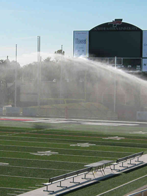 The Hunter STG-900-KIT-B is specially designed to extend the life of small to midsize synthetic turf sports fields.